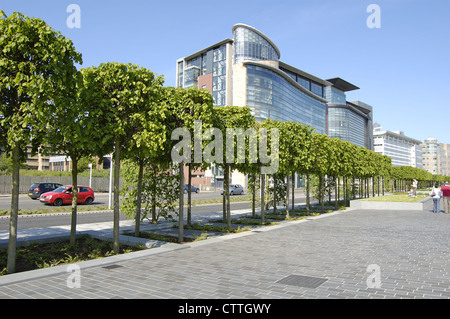 Les immeubles de bureaux et promenade au bord de l'eau sur l'Broomielaw à Glasgow, Ecosse Banque D'Images