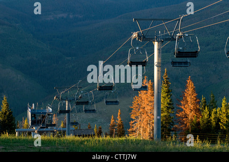 Le télésiège de la montagne Vail Vail, Colorado, USA, l'heure d'été Banque D'Images