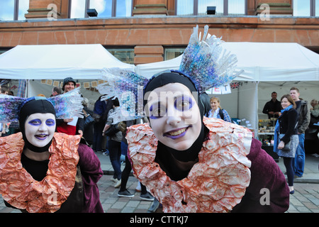 Les artistes de rue à la Merchant City Festival à Glasgow City Centre Banque D'Images