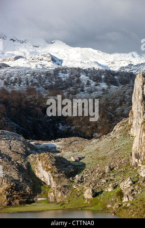 Randonnée sur le lac Ercina, parc national des Picos de Europa, Covadonga, dans les Asturies, Espagne Banque D'Images