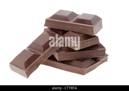 Close-up de morceaux de chocolat noir - studio photo avec un fond blanc Banque D'Images