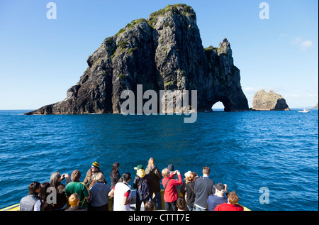 D'une croisière sur la baie des îles, Nouvelle-Zélande - photographier le trou dans la roche 2 Banque D'Images