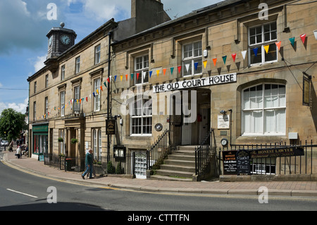 The Old Court House En Été Main Street Cockermouth Cumbria Angleterre Royaume-Uni Gb Grande-Bretagne Banque D'Images