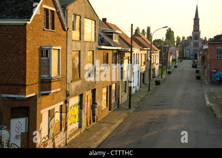 Village abandonné de Doel, situé entre les ports (Port d'Anvers) et le réacteur nucléaire, d'Anvers, Belgique Banque D'Images