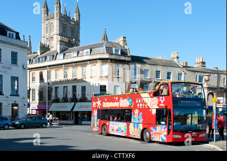 Une visite guidée en bus de la ville de Bath dans le Somerset, Royaume-Uni Banque D'Images