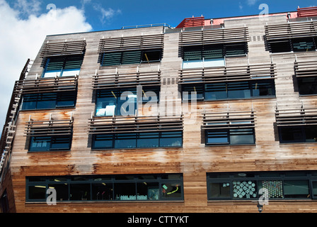 Le pont Académie qui se trouve à côté du Regent's Canal et la maison pour 1150 élèves sur Laburnum Street, South Hackney, à l'Est de Londres. Banque D'Images