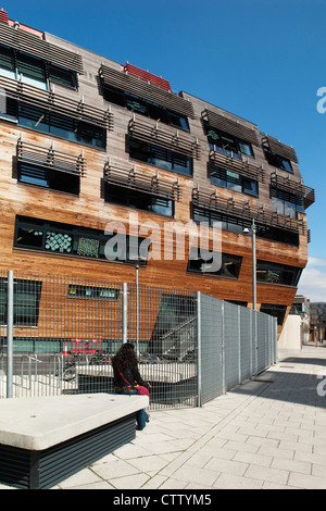 Le pont Académie qui se trouve à côté du Regent's Canal et la maison pour 1150 élèves sur Laburnum Street, South Hackney, à l'Est de Londres. Banque D'Images