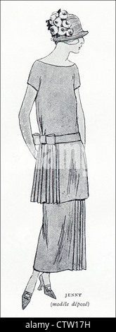 Circa 1923 L'illustration. Paris Fashion designer par Jenny mauve plissé robe de lin avec chapeau de paille mauve rose garni Banque D'Images