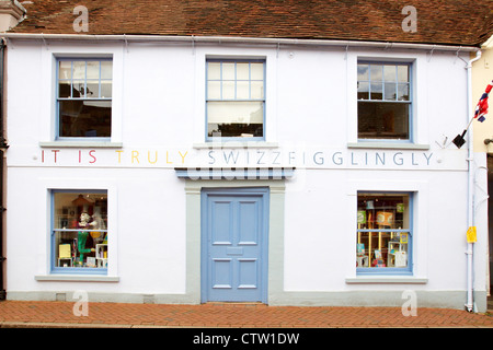 Vue extérieure de la Roald Dahl Museum and Story Centre à B-6986 Banque D'Images