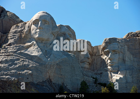 Vue détaillée Mt. Rushmore avec sculptures d'anciens présidents George Washington, Thomas Jefferson, Theodore Roosevelt et Abraham Lincoln, Monument National du Mont Rushmore, dans le Dakota du Sud, États-Unis d'Amérique Banque D'Images