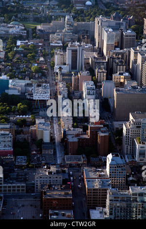 Toronto, juin 2012, à la ville de Toronto sur les gratte-ciel bâtiments vus de la Tour CN, comprend le Quartier Financier Banque D'Images