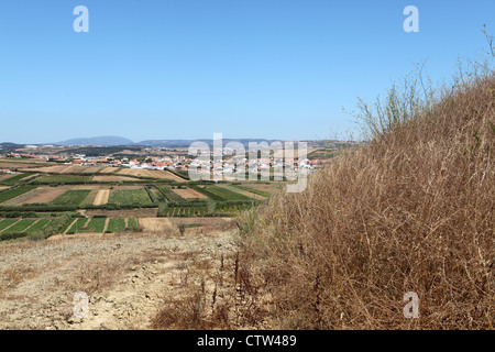 Vue sur la campagne environnante depuis le fort de Belmonte sur les lignes de Torres Vedras autour de Lisbonne, Portugal. Banque D'Images