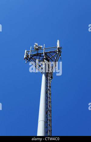 Une station de base pour la transmission de signaux de téléphone mobile et les messages à Lisbonne, Portugal. Banque D'Images