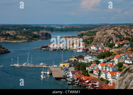 Vue sur le port du village de pêcheurs Stenungsund, Bohuslän, Suède Banque D'Images