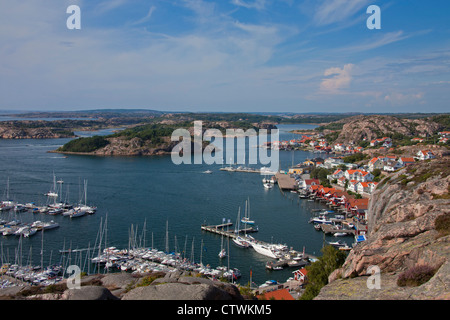 Vue sur le port du village de pêcheurs Stenungsund, Bohuslän, Suède Banque D'Images