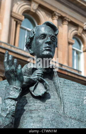 Statue commémorant WB Yeats, du centre-ville de Sligo, Sligo, Irlande. Banque D'Images