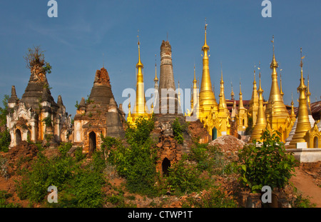 Et SHWE NYAUNG OHAK INN THEIN sont situés à INDEIN et sanctuaires bouddhistes - Lac Inle, MYANMAR Banque D'Images