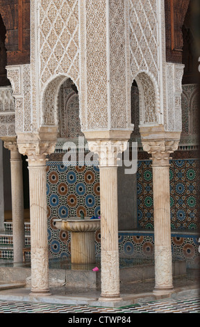 Scène de la mosquée de Kairaouine dans l'ancienne Fes, Maroc Banque D'Images