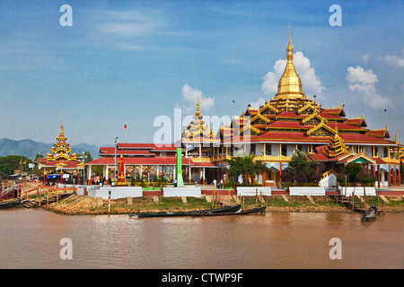 Le Temple de la pagode PHAUNG DAW OO PAYA est le site bouddhiste le plus sacré dans l'État Shan - Lac Inle, MYANMAR Banque D'Images
