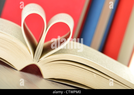 La composition avec des livres sur la table Banque D'Images