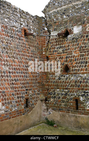 Mur en pierre et brique mélangé à l'ancienne Rathfinny ferme près de 1 156 km, East Sussex, UK Banque D'Images