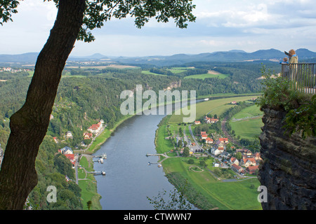 Vue panoramique de l'Elbe près de Rathen de Bastei de vue, la Suisse Saxonne, Saxe, Allemagne Banque D'Images