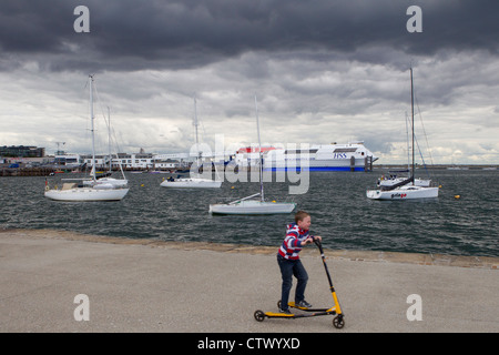 Dun Laoghaire Ferry HSS Banque D'Images