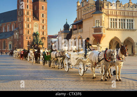 Transport attendent les touristes, Cracovie, Pologne, l'UNESCO Banque D'Images