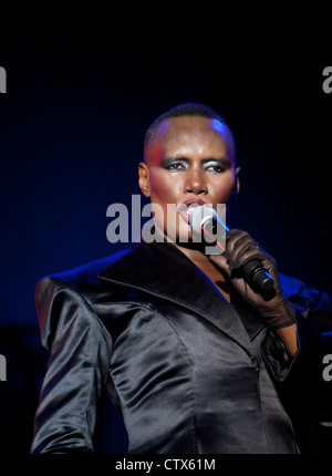 Grace Jones sur scène à festival Lovebox, Victoria Park, London 17 Juin 2012 Banque D'Images