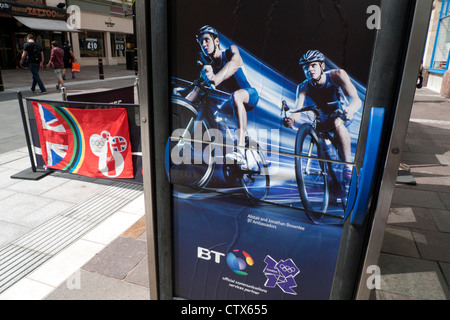 Jeux Olympiques de Londres de 2012 Brownlee brothers vélo parrainage par BT British Telecom sur boîtes de téléphone à Cardiff UK KATHY DEWITT Banque D'Images