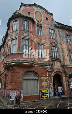 Vieux bâtiment dans le centre-ville de Brasov, en Transylvanie, Roumanie, Europe de l'Est, de l'UNION EUROPÉENNE Banque D'Images