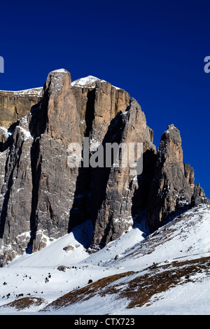 Les falaises sous le Piz Ciavazes De Sas Salei Gruppo del Sella Sella Gruppe et Passo Sella Italie Dolomites Selva Val Gardens Banque D'Images