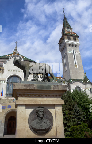 Square à l'avant de l'ancien hôtel de ville de Târgu Mures, Transylvanie, Roumanie, Europe de l'Est, de l'UNION EUROPÉENNE Banque D'Images
