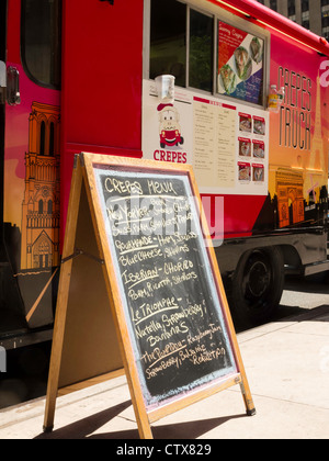 Gourmet Food Truck avec menu écrit à la craie, NYC Banque D'Images