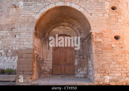 La vieille porte de l'église à Venasque, Provence. Banque D'Images