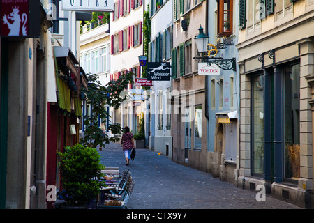 Un dimanche matin, promenade le long de Niederdorfstrasse, Zurich, Suisse Banque D'Images