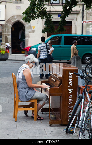 Pianos placés autour de la ville de Genève pendant la fête de la musique Banque D'Images