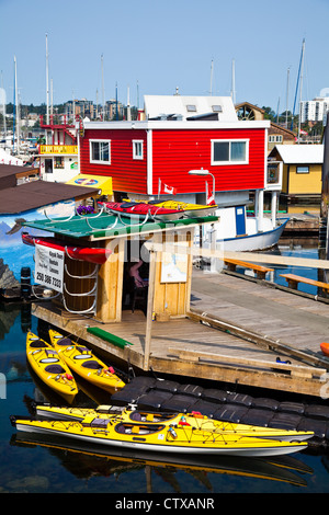 Une entreprise de location de kayak à Fishermens Wharf, Victoria, île de Vancouver, Canada Banque D'Images