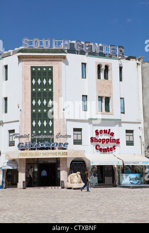 Magasin de la chaîne de boutique de souvenirs avec des prix fixes Soula centre à Sousse, Tunisie, Afrique Banque D'Images