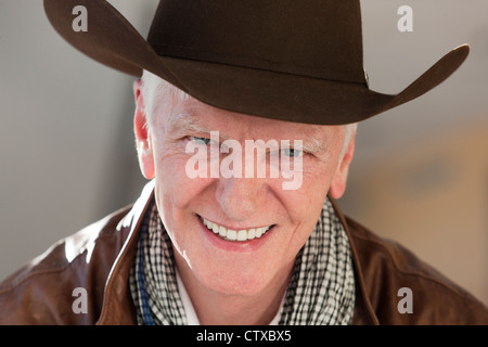 Portrait d'un homme avec un chapeau et des vêtements de l'ouest Banque D'Images