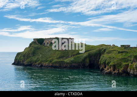 St Catherine's Island est une petite île à marée lié à Tenby dans Pembrokeshire, Pays de Galles, par plage à marée basse. Banque D'Images