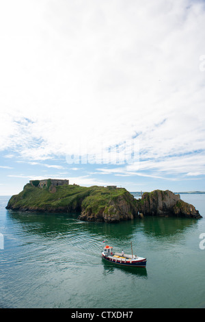 St Catherine's Island est une petite île à marée lié à Tenby dans Pembrokeshire, Pays de Galles, par plage à marée basse. Banque D'Images