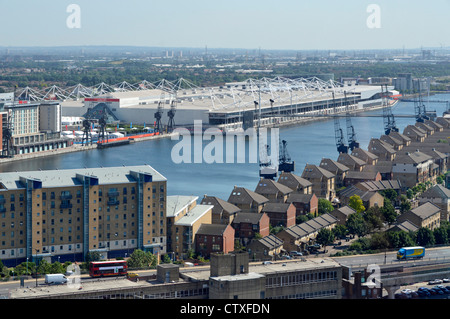 Vue aérienne de Royal Docks et blanc Excel Centre Banque D'Images