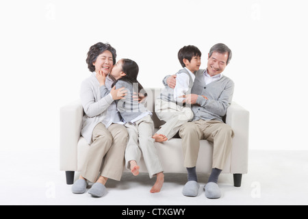 Les grands-parents et petits-fils, baiser sur la joue Banque D'Images