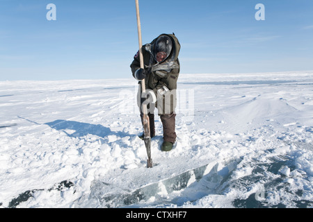 Les Inuits sont la chasse sur l'northpole Banque D'Images