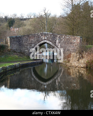 Pont Cherry Eye sur le canal Caldon Churnet Valley près de Froghall Staffordshire, Angleterre, Royaume-Uni Banque D'Images