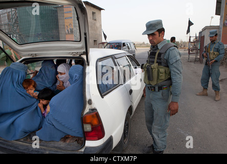 La Police nationale afghane, agent de service à Kunduz, Afghanistan. Banque D'Images