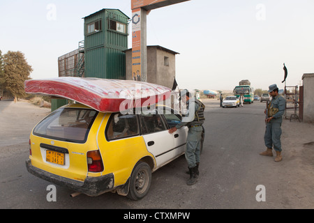 La Police nationale afghane, agent de service à Kunduz, Afghanistan. Banque D'Images