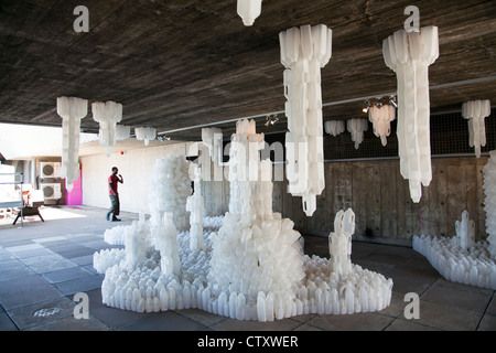 L'installation, l'art gothique Wastescape par Gayle Chong Kwan au Festival du monde, Hayward Gallery, Londres, Southbank. Banque D'Images