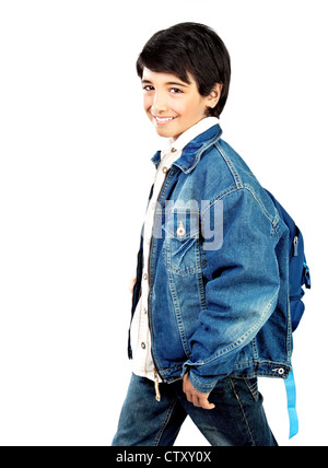 Heureux petit écolier souriant, belle preteen boy isolé sur fond blanc, pour les enfants concept retour à l'école Banque D'Images